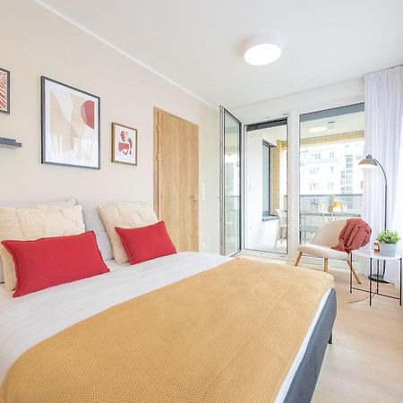 Bright 2Br - 4Th Floor, Balcony, Free Parking By Gravity Pragueアパートメント エクステリア 写真