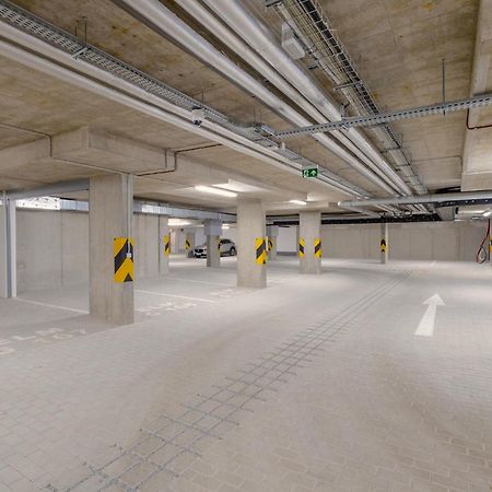 Bright 2Br - 4Th Floor, Balcony, Free Parking By Gravity Pragueアパートメント エクステリア 写真