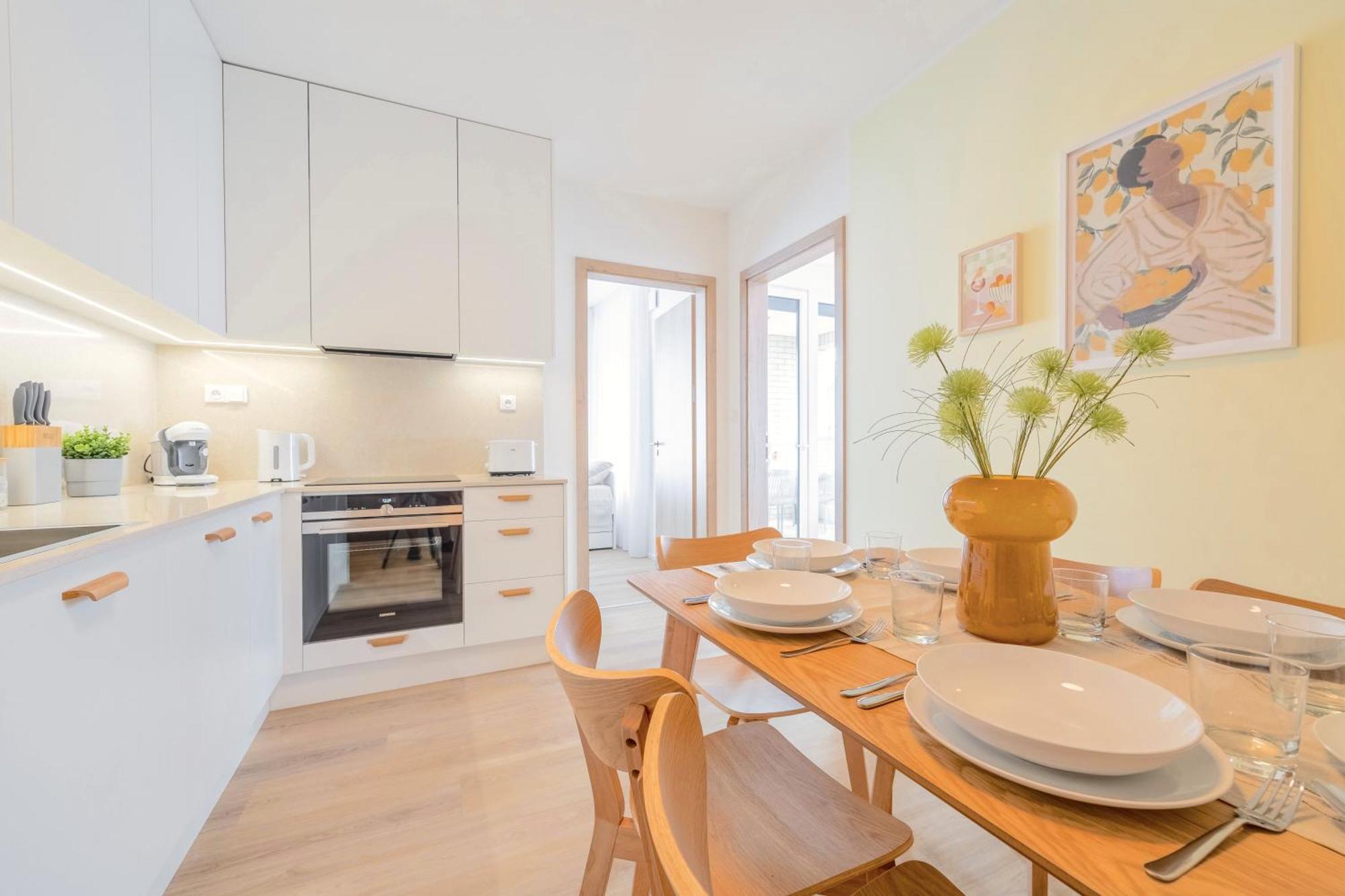 Bright 2Br - 4Th Floor, Balcony, Free Parking By Gravity Pragueアパートメント エクステリア 写真