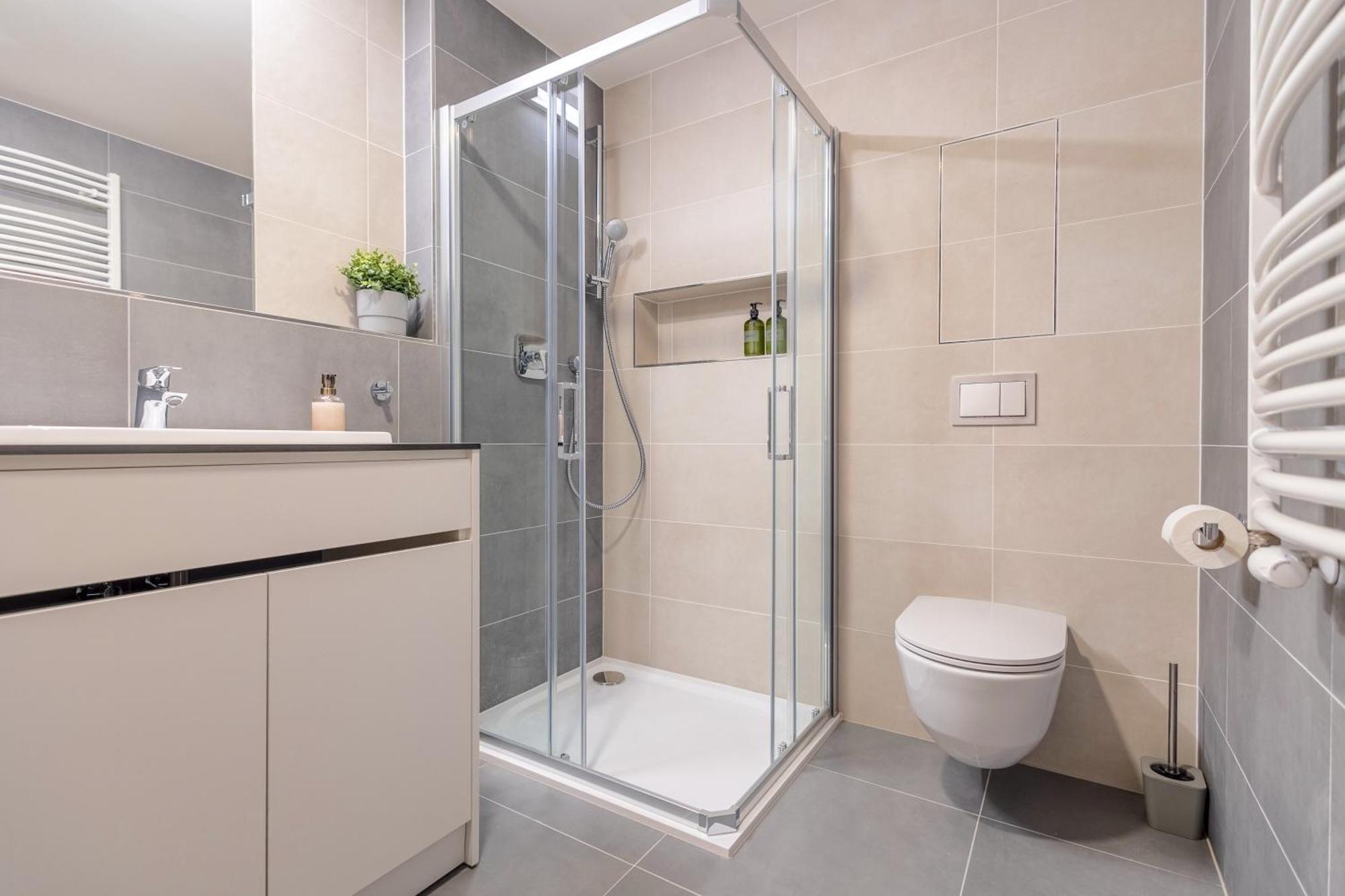Bright 2Br - 4Th Floor, Balcony, Free Parking By Gravity Pragueアパートメント エクステリア 写真