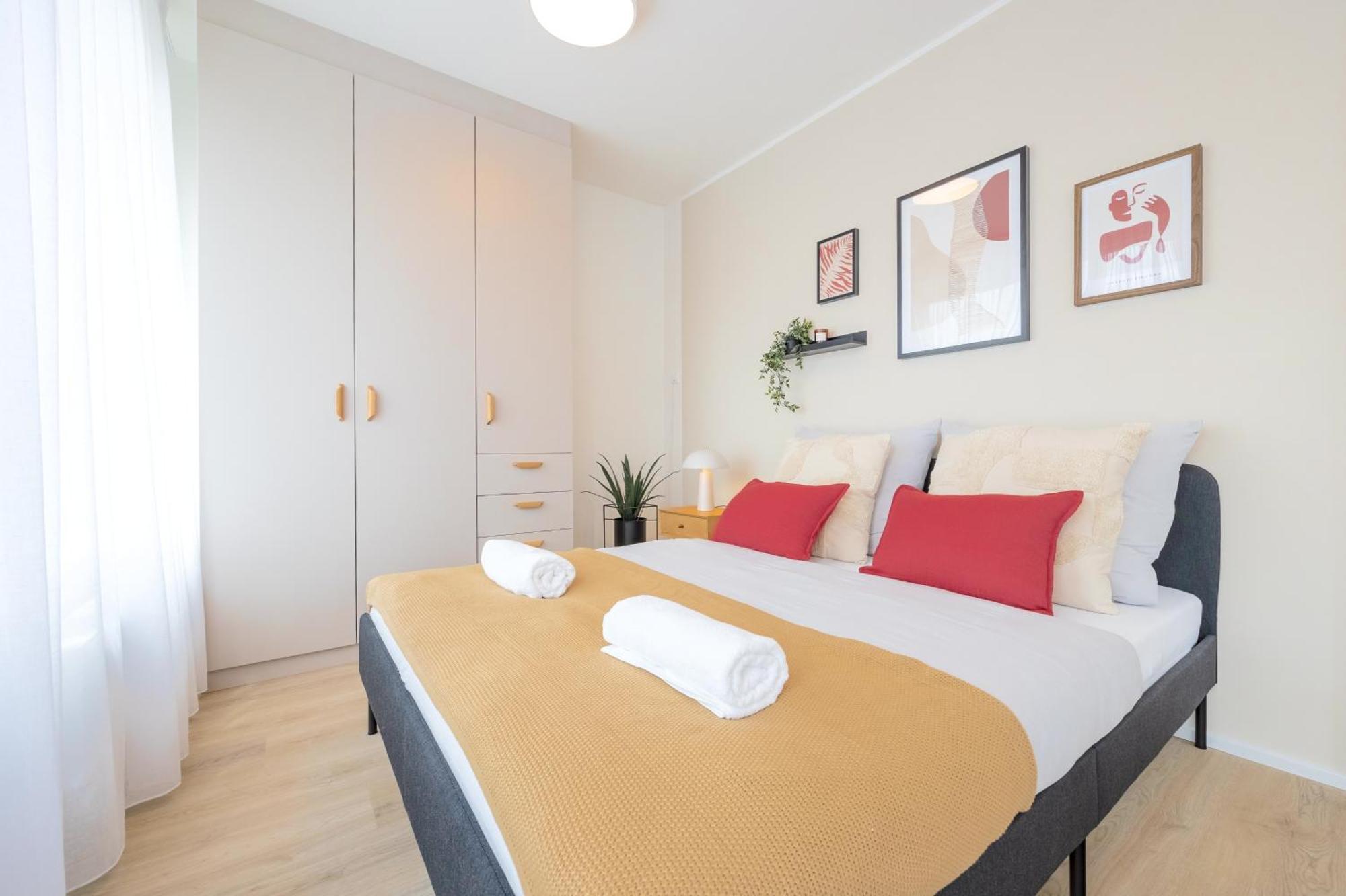 Bright 2Br - 4Th Floor, Balcony, Free Parking By Gravity Pragueアパートメント エクステリア 写真