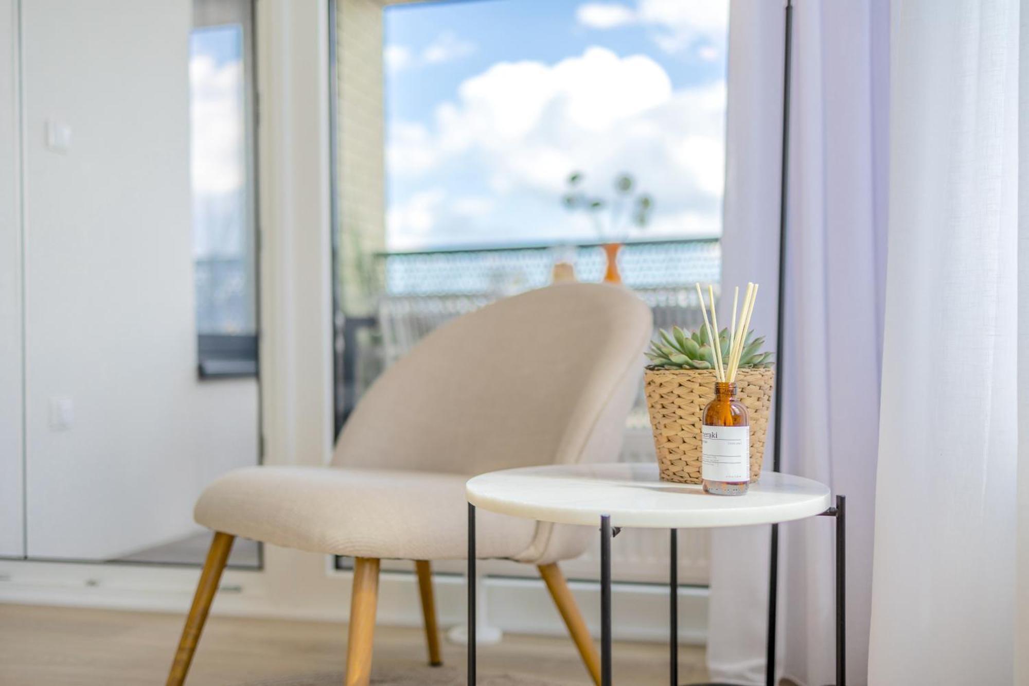 Bright 2Br - 4Th Floor, Balcony, Free Parking By Gravity Pragueアパートメント エクステリア 写真