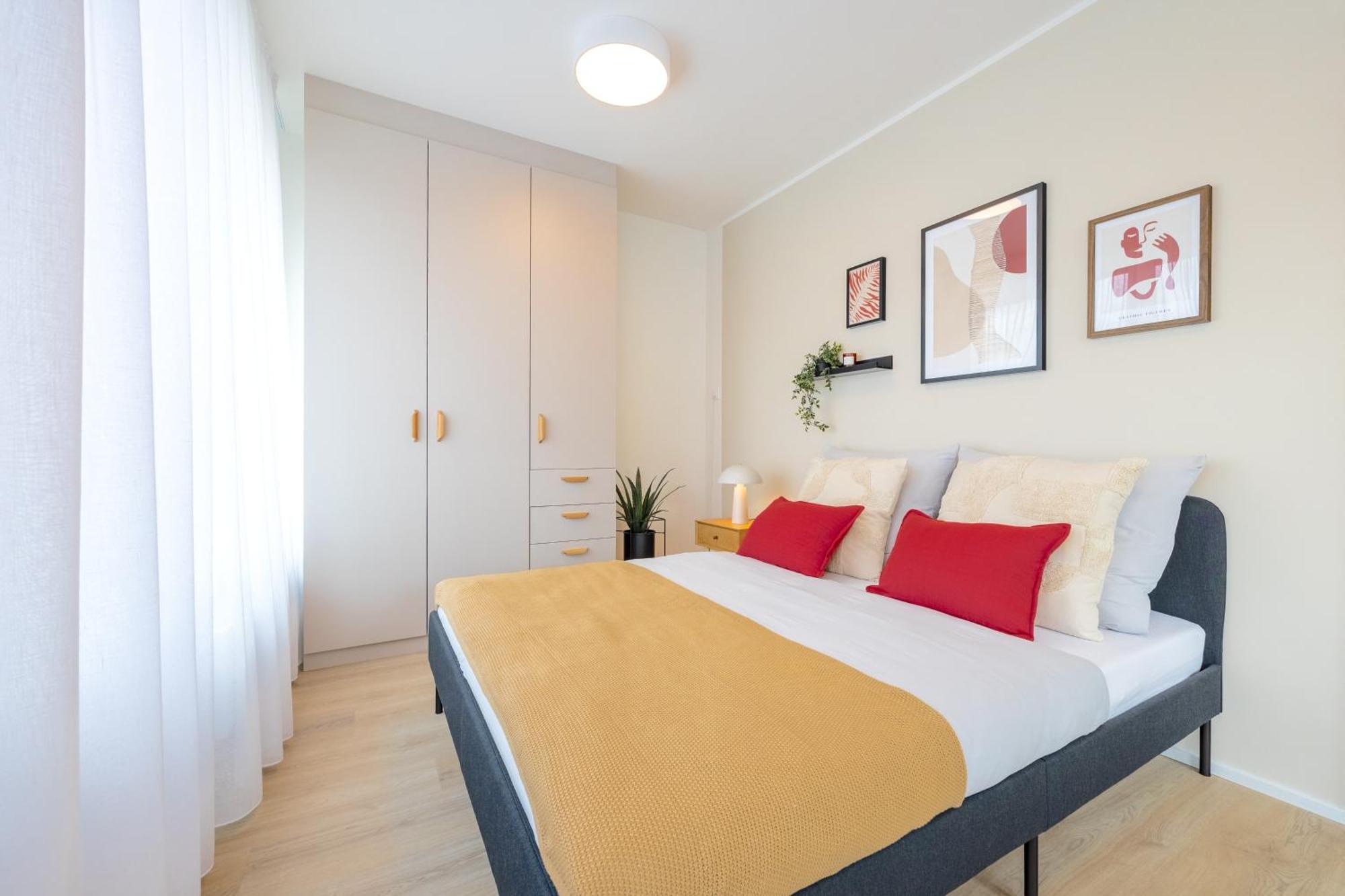 Bright 2Br - 4Th Floor, Balcony, Free Parking By Gravity Pragueアパートメント エクステリア 写真