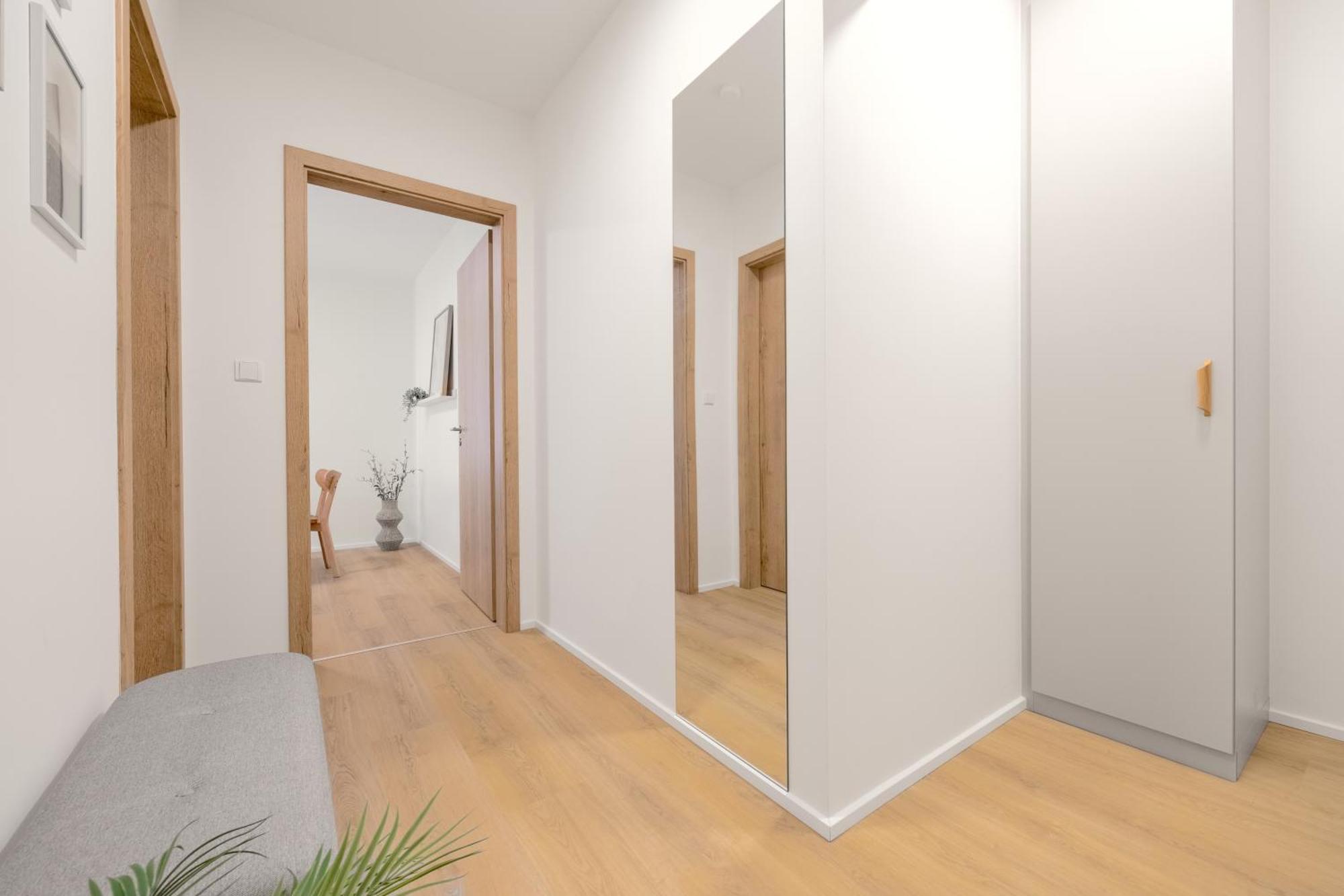 Bright 2Br - 4Th Floor, Balcony, Free Parking By Gravity Pragueアパートメント エクステリア 写真