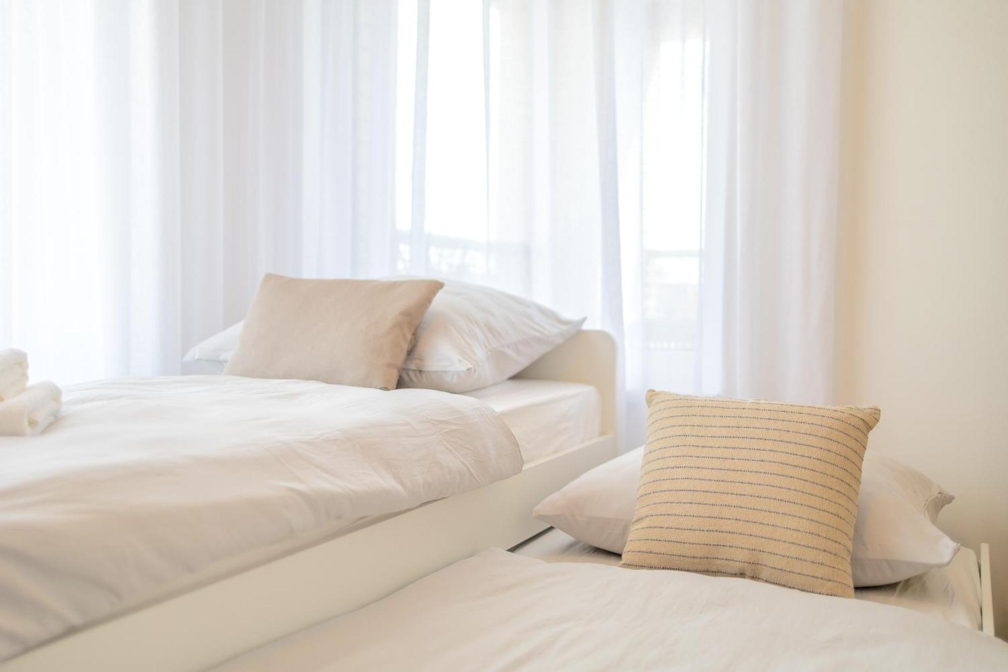 Bright 2Br - 4Th Floor, Balcony, Free Parking By Gravity Pragueアパートメント エクステリア 写真